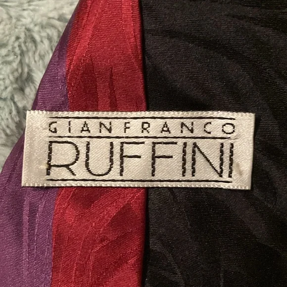 Bundle of 4 men’s neckties, various sizes and materials.           $15 - Picture 7 of 9